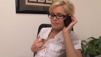 Darcy Tyler Ve Kris Slater'I Sıcak Bir Ofis Deneyiminde Izleyin