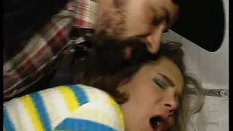 Alman Milf, Acımasız Seks Sahnesinde Genç Ofis Çalışanını Baştan Çıkarıyor Ve Domine Ediyor