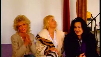 Hardcore Alman Milf Ve Amatör Genç Kız Baştan Çıkarılıyor Ve Sikişiyor