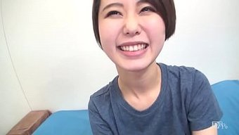 Japon Üniversite Kızı Mana Imori, Acımasız Seks Videosunda Savunmasız Öğrencilere Ödül Sunuyor