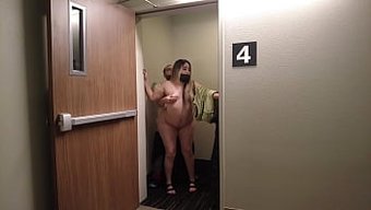 Otel Buluşması Neredeyse Sıcak Bir Karşılaşmada Ortaya Çıkıyor