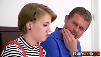 Tabu Karşılaşması: Üvey Amca Masum Üvey Kız Kardeşini Baştan Çıkarıyor