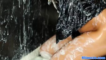 Mobil Yarrağı Olan Bir Bukkake Bebek Için Gloryhole Glory