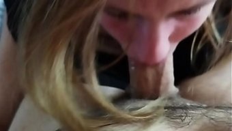 En Ateşli Derin Boğaz Blowjob Derlemesi, Suratına Fışkıran Bol Kremalı Boşalmalarla Dolu.