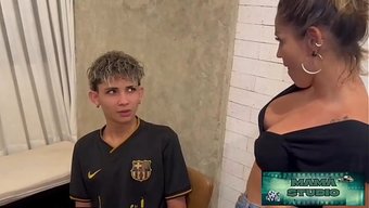 Üvey Annemi Porno Alışkanlığım Yüzünden Susturmak Için Onunla Sikiştim.