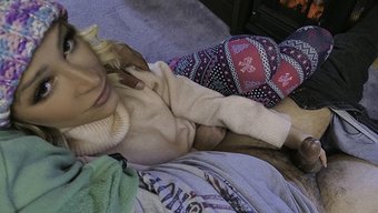 Büyük Yaraklı Üvey Baba, Genç Kızın Arzularını Pov Videosunda Tatmin Ediyor