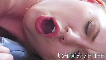 Violette Pink'In Saten Teni Ve Oyuncakları Freeporn Videosunda