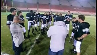 Bu Sıcak Videoda, Cheerleader'Lar Bir Futbol Takımı Tarafından Beceriliyor