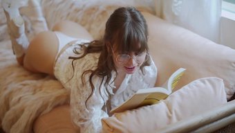 Riley Reid, Seksi Öğretmeni Hakkında Fantazi Kurmaya Dayanamıyor!