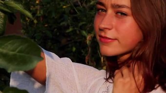 Natasha'Nın Açık Hava Macerası: Duygusal Bir Solo Performans
