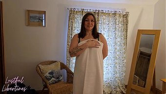 Ateşli Esmer Milf Amy Lustful Libertines, Kıllı Amcığıyla Akılları Baştan Alıyor.