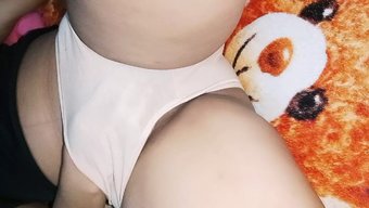 Ev Yapımı Videoda Amatör Sıvı Boşalma Ve Parmaklama