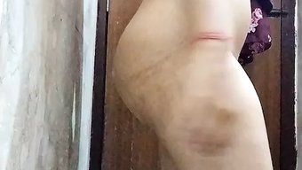 Hintli Kız, Kirli Konuşma Ve Mastürbasyonla Amatör Videoda Mastürp Oluyor