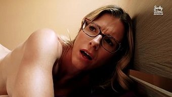 Cory Chase'In Büyük Göğüsleri Ve Olgun Poposu Pov Bir Videoda Sikişiyor