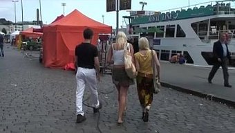 Üç Azgın Genç, Halka Açık Bir Anal Üçlüde Yer Alıyor