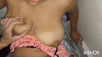 Ağzımı Al, Seni Yaramaz Milf: Buharlı Bir Kıç-Aşk Karşılaşması