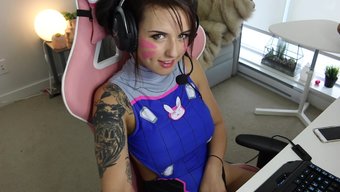 Octavia May Ve Dva, Hitachi Funk Seansı Yapıyorlar