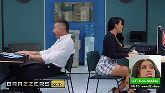 Büyük Göğüsler Ve Büyük Popo Bu Sert Fantezide Sikişiyor