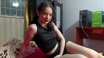 Üvey Kız Kardeşimin Odasına Girip Onunla Seks Yapıyorum Ve Vajinasına Penisimi Sokuyorum - Ispanyol Pornosu