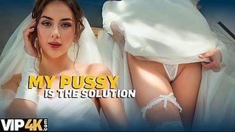 Gelinin Dar Bir Amı Var Ve Ateşli Bir Bride4k Sahnesinde Adamına Binip Üstünde Zıplıyor.