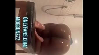 Amatör Güzel Şişman Kadınlar Moe Bunzzz, Duşta Büyük Kalçalarını Ve Göğüslerini Sergiliyor
