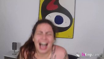 Genç Kızın Ilk Porno Seçmelerinde Yoğun Derin Boğaz Ve Popo Yalama