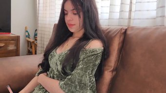 Bir Adamın Spor Salonunda Meslektaşıyla Seks Yaptığı Ateşli Bir Sahne.