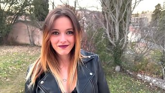 Skyla, Seks Hediyesi Olarak Üç Alet Birden Alıyor.