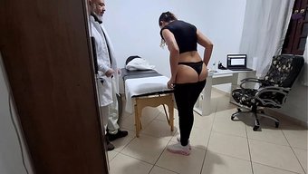 Bir Kadın, Proktologu Ziyaret Ettikten Sonra Bir Adamla Anal Seks Yapıyor.