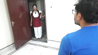 Bengalli Bir Kız, Onu Eve Götüren Ve Onunla Istediğini Yapan Bir Yabancıyla Tanıştı.