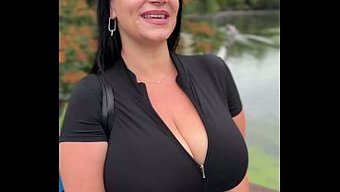Büyük Göğüslü Güzellik Klara Devine, Devasa Doğal Memeleriyle Pov'Da Sikişiyor.