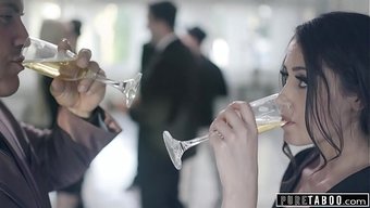 Minyon Esmer Hatun Derin Boğazını Bitirdikten Sonra Onu Sikerken