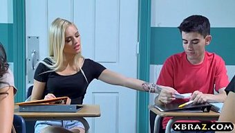 Öğretmen Alex Grey, Iki Azgın Gençle Sıcak Bir Üçlüye Dalıyor