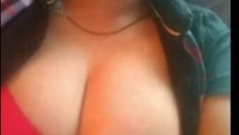 Çıplak Ve Yaramaz: Arkadaşlarla Ateşli Bir Video Görüşmesi