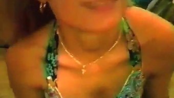 Amatör Beyaz Fahişe, Yeni Büyük Siyah Yarrağa Derin Boğaz Sakso Çekiyor