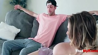 Milf Kagney Linn Karter, Üvey Kızının Fantezisine Dalıyor