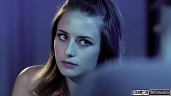 Alex Jett, Esmer Bir Bebeğin Bir Zeki Adam Tarafından Becerildiği Yasak Bir Videoda Başrolde