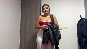 Üvey Anne, Üvey Oğluyla Ev Yapımı Bu Ateşli Sahnede Iyice Azıyor.