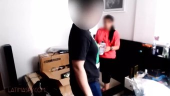 Dolgun Latin Hizmetçi Yoğun Penetrasyon Deneyimliyor.