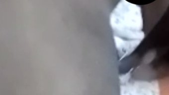 Sri Lankalı Kız Video Görüşmesinde Dildo Ile Mastürbasyon Yapıyor