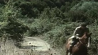 1992'De Rebecca: Macar Güzeli Eylemde