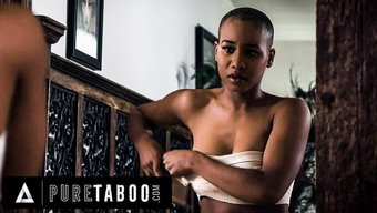 Genç Jenna Foxx, Iki Siyah Adamla Üçlü Yapıyor