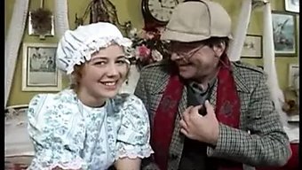 18 Yaşındaki Ingiliz Bebek Vintage Hardcore Sahnede Anal Alıyor