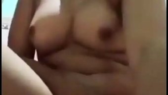 Amatör Hintli Çift, Vc'Nin Videosunda Ev Yapımı Seksin Tadını Çıkarıyor