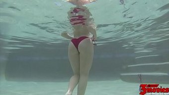 Aj Applegate'In Büyük Doğal Göğüsleri Sert Bir Şekilde Becerilirken Zıplıyor
