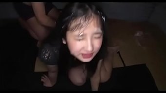 Esmer Genç Suzu Ichinose, Ateşli Bir Gangbang'De Suratını Dölle Kaplatıyor.