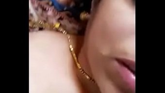 Bu Sıcak Videoda Kerala Milf'In Erotikliğini Deneyimleyin
