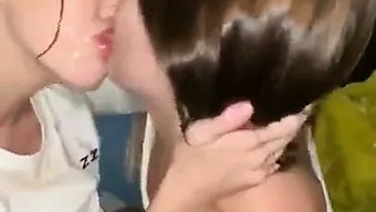 Megan Rain Ve Adriana Chechik, Sıcak Bir Üçlü Videosunda Sakso Çekiyorlar