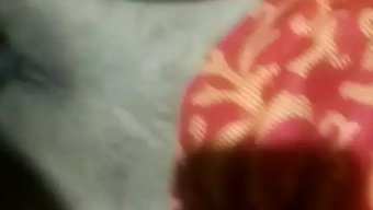 Hintli Genç, Kirli Masajını Yakından Çekiyor