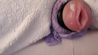 Gay Bir Adam Solo Bir Videoda Mastürbasyon Yapar Ve Boşalır